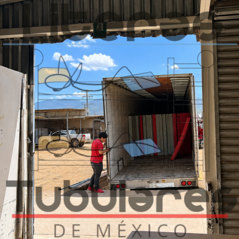 Cliente recibiendo literas tubulares Jalisco